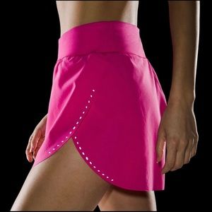 Lululemon find your pace shorts Sz 10 NWT sonic pink